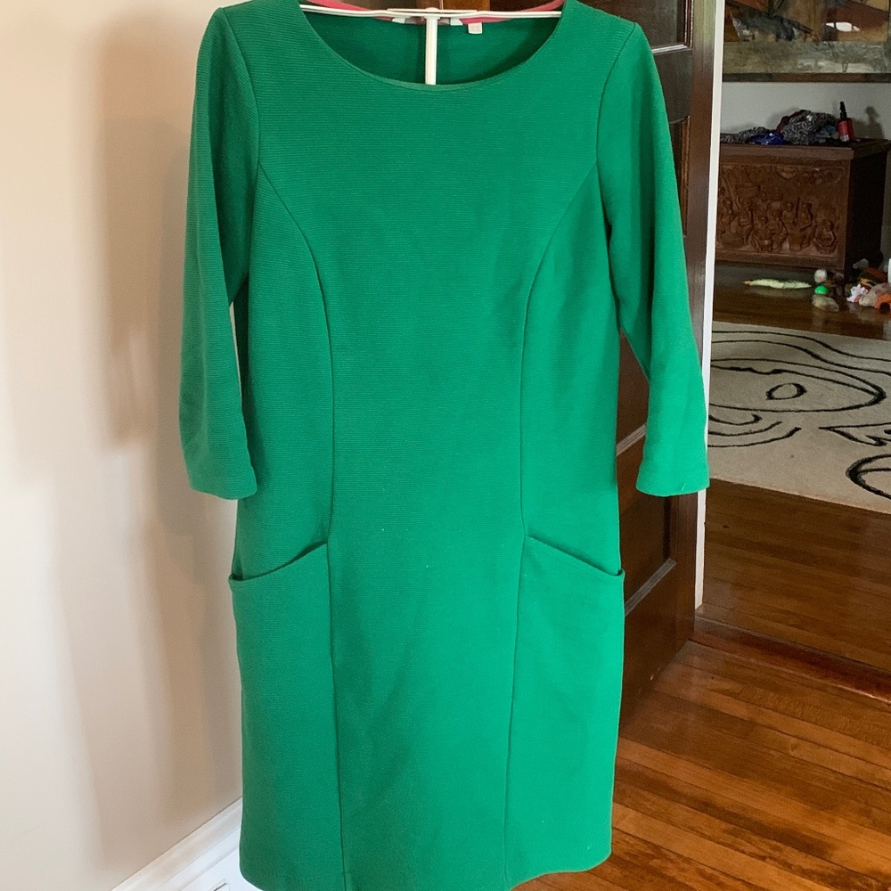 Boden 3/4 sleeve pocketed shift dress in jade green. Worn a few times
